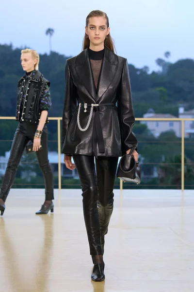 Look 16